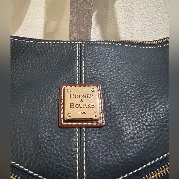 Dooney & Bourke | Mary Hobo Shoulder Bag - Picture 3 of 8